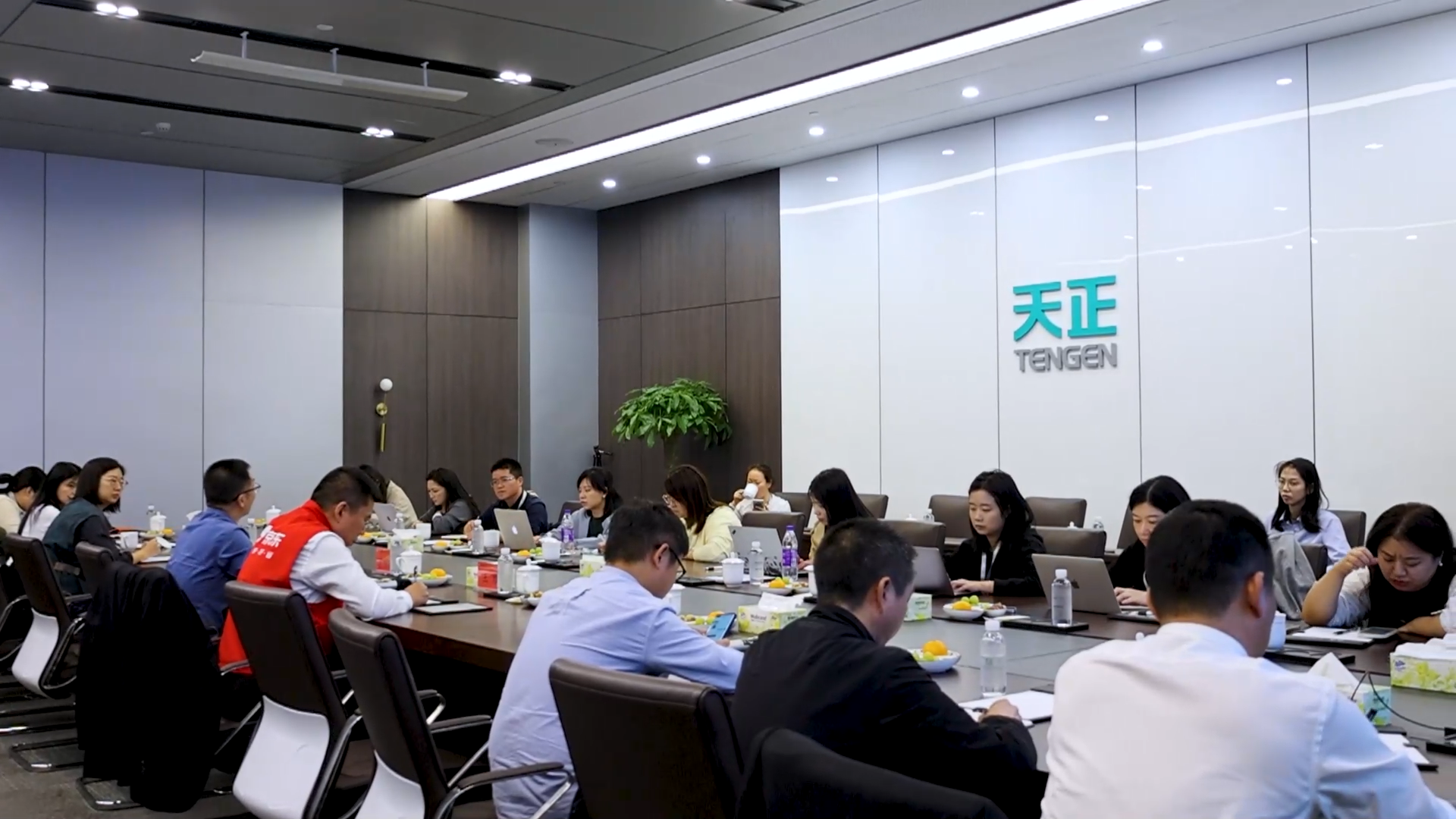 京东工业走进糖心log在线观看免费入口在线看，探访产业数智化之路！